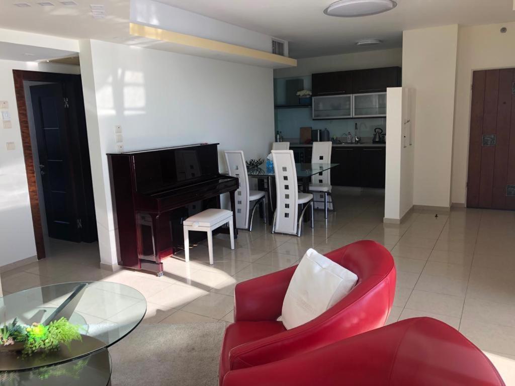 Sky Home Luxury Apartment With Sea View 바트얌 외부 사진