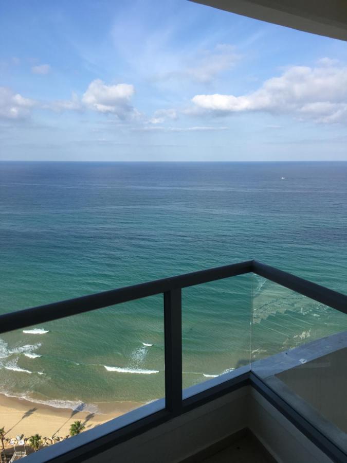 Sky Home Luxury Apartment With Sea View 바트얌 외부 사진