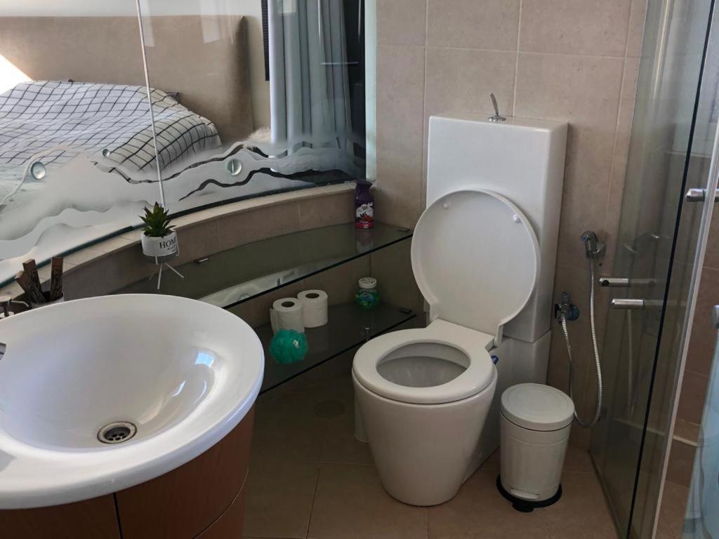 Sky Home Luxury Apartment With Sea View 바트얌 외부 사진